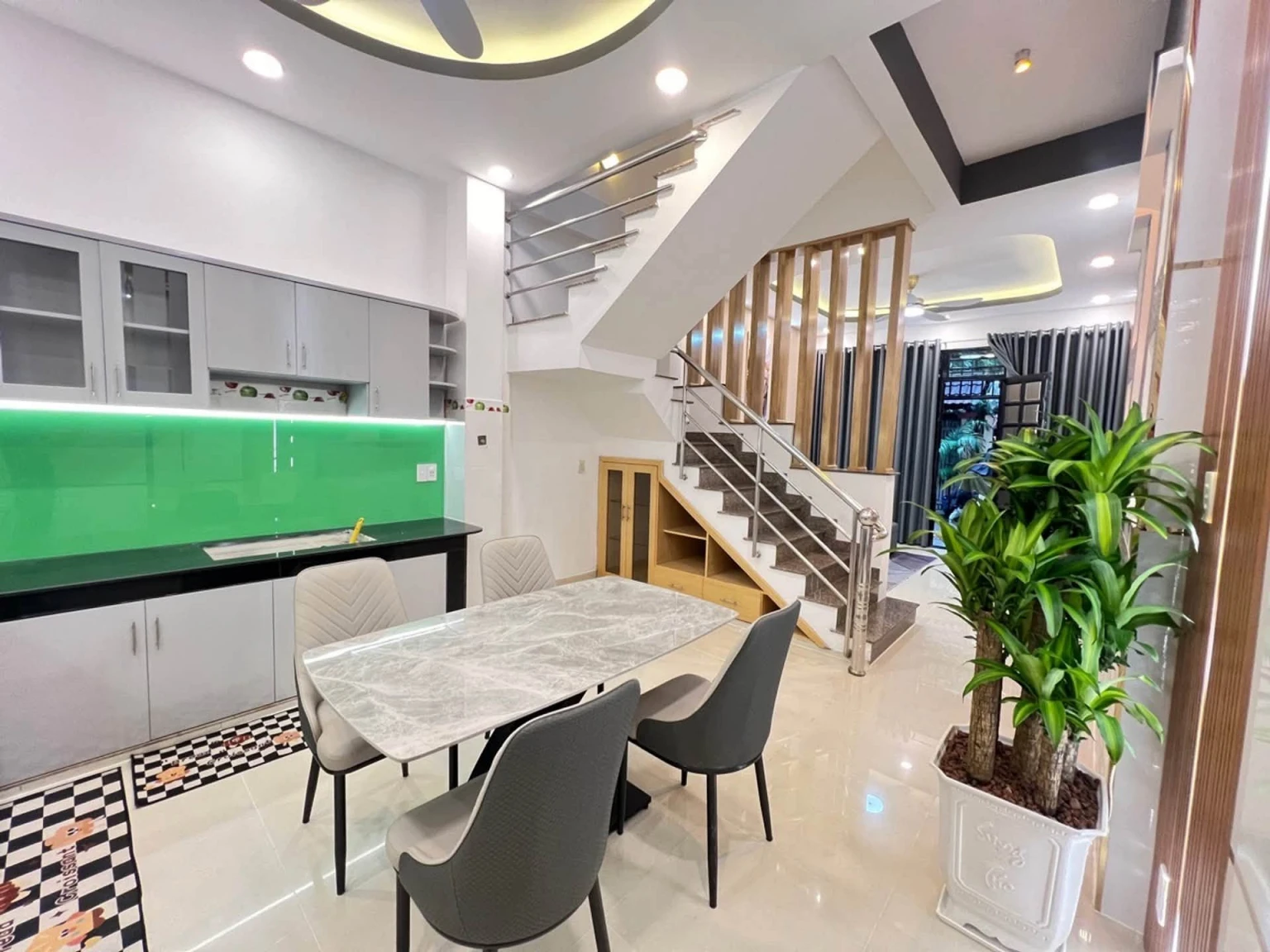 BÁN NHÀ MỚI – ĐÓN VẬN MAY – 3 TẦNG KHANG TRANG TẠ QUANG BỬU  Q8