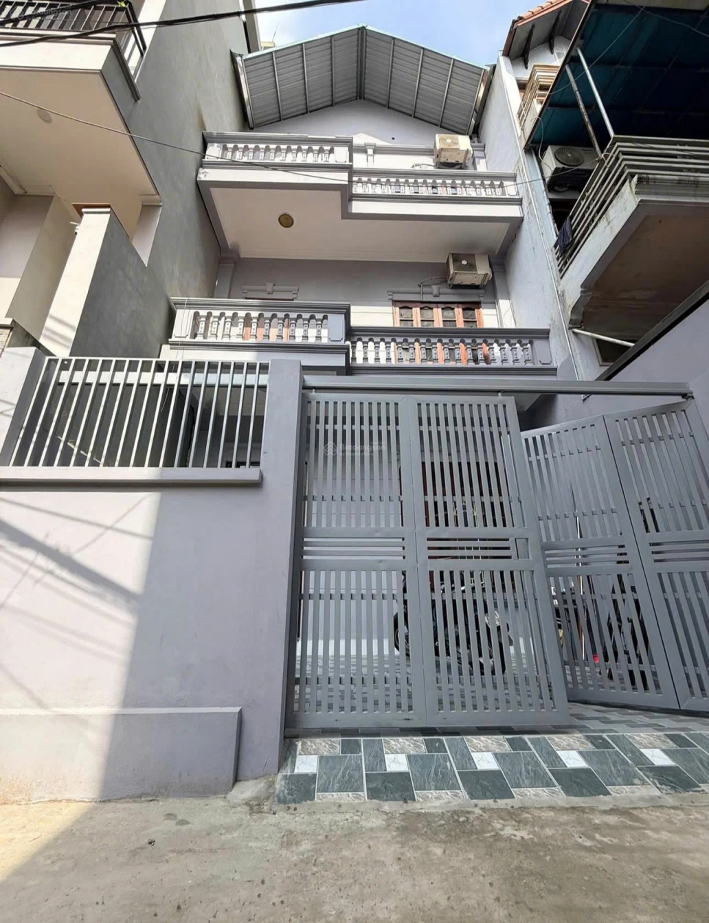 CHO THUÊ NHÀ 3 TẦNG - Ô TÔ ĐỖ SÂN tại PHÚ THƯỢNG, TÂY HỒ, HÀ NỘI- GIÁ 15TR/ THÁNG