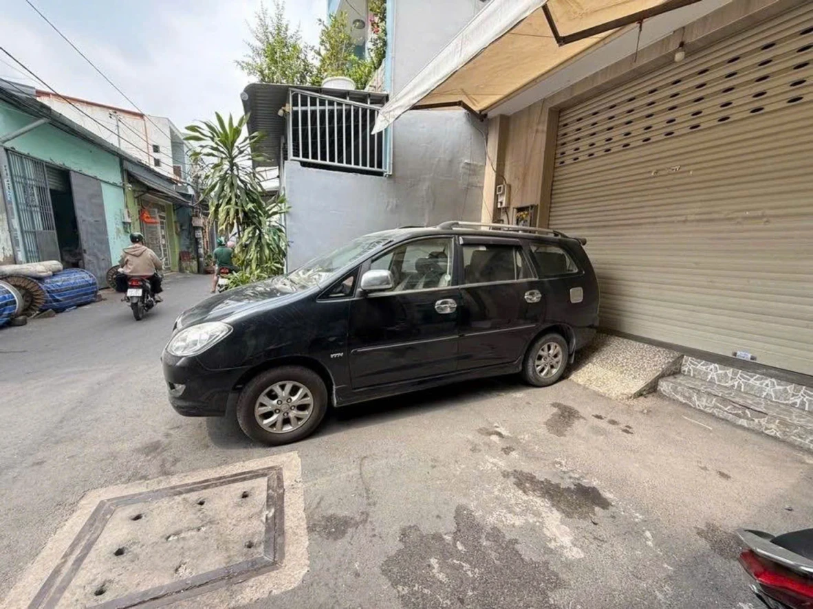 NHÀ XE HƠI NGỦ TRONG NHÀ – CHỢ LẠC QUANG, TRƯỜNG CHINH Q12 – 105M² – NGANG 4M – DÀI 19M – GIÁ CHỈ 5 TỶ – NHÀ RỘNG, VỊ TRÍ THUẬN TIỆN