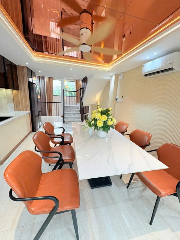(HIẾM) Bán nhà NGUYỄN THỊ THẬP, 75M2, ô tô đậu cửa, giá 4,9 tỷ