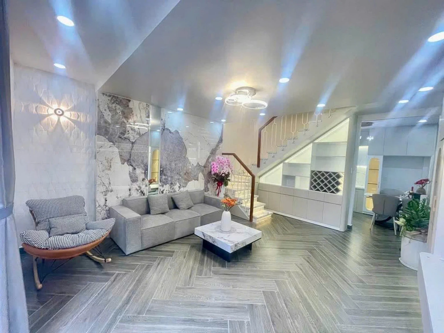 Bán nhà gần Nguyễn Thị Thập, hẻm XH, ngang 6m, 72m2, 3 tầng, giá 4,5 tỷ