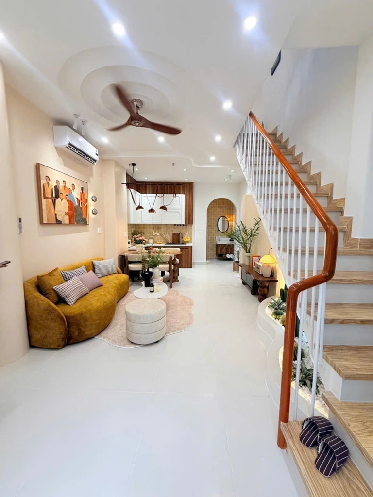 Bán nhà 3 tầng, 44m2 (4x11m), 3PN, đường 26 Tháng 3, Bình Hưng Hòa, giá 6 tỷ. LH: 0789786619