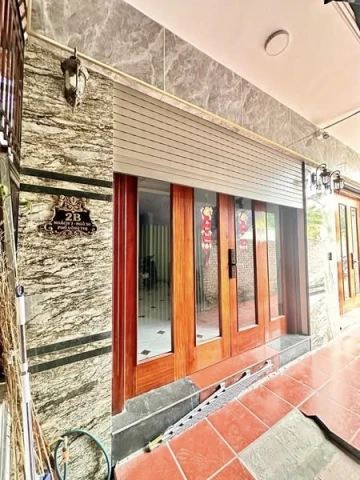 VÀI BƯỚC CHÂN RA HỒ TÂY - VỊ TRÍ CỰC HIẾM NHÀ BÁN - NGÕ THÔNG - GẦN Ô TÔ - FULL NỘI THẤT TIỀN TỶ XỊN XÒ