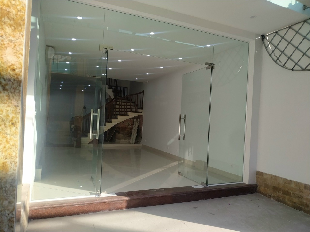 CHO THUÊ MBKD SPA, SALON, NAILS PHỐ GIẾNG NGÕ, ĐỐNG ĐA, 75M2, MT 4.5M, 1 TẦNG, 15 TRIỆU