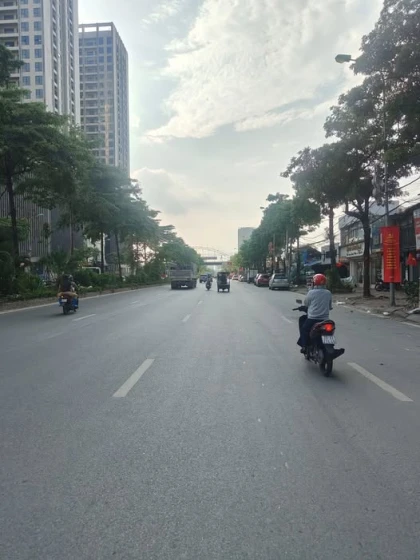 Bán nhà mặt đường QL32 - Nhổn - ĐH Công Nghiệp - 30m2 - 6 tầng - vỉa hè kinh doanh sầm uất - đầy đủ tiện ích  Sổ đỏ chính ch