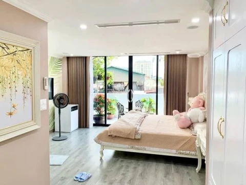 Khẩn cấp bán nhà MẶTPHỐ ĐẠI LA 200m2 8.5m Mặt Tiền, VỈA HÈ ĐÁ BÓNG, VIP Hai Bà Trưng 106 Tỷ.