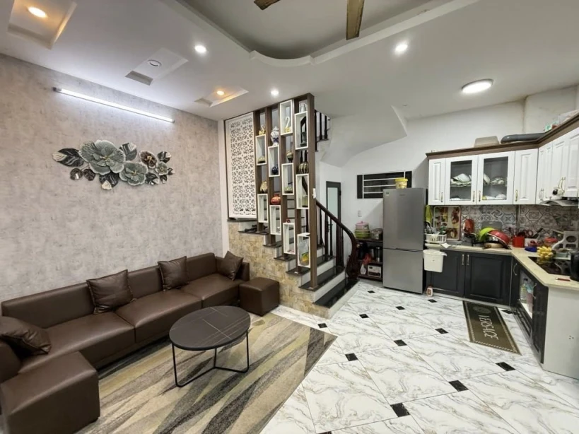 MINH KHAI - HÀNG XÓM TIMES CTY - NHÀ DÂN XÂY - GẦN PHỐ - 35M GIÁ 6.95 CÓ TL.