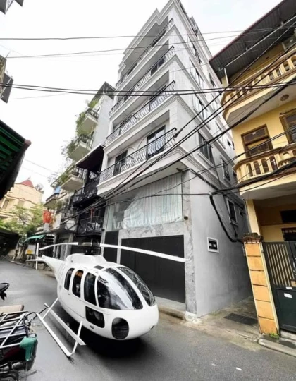 Trực thăng đỗ cửa