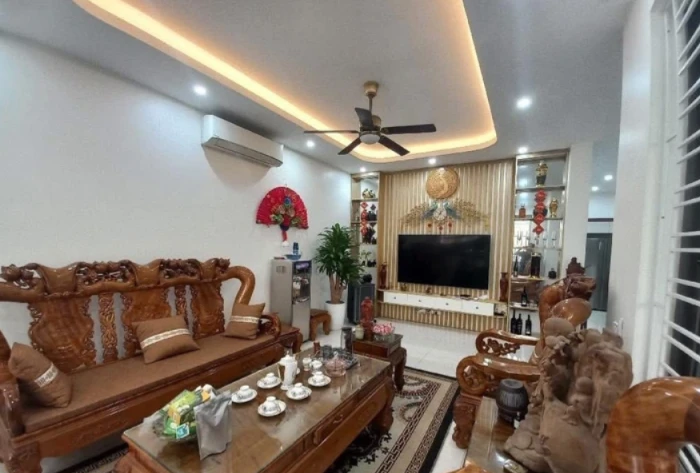 Đón lộc đầu xuân với căn nhà phân lô 3 mặt thoáng, mặt tiền 5m siêu rộng tại trung tâm Cầu Giấy, phố Nguyễn Văn Huyên