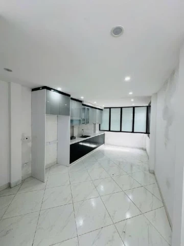 LÁNG HẠ - 5 TẦNG THANG MÁY - GẦN Ô TÔ - NHÀ ĐẸP Ở NGAY - NHỈNH 8,x TỶ