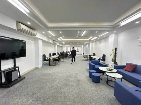 BUILDING 9 TẦNG MẶT PHỐ VIP QUẬN ĐỐNG ĐA – VỈA HÈ RỘNG – 3 MẶT THOÁNG – HĐ THUÊ 2.5 TỶ/NĂM