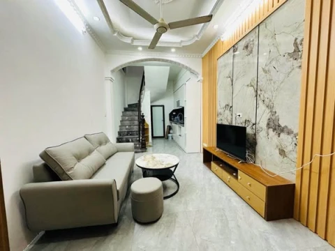 Tân Mai 21/25m2 x 5 tầng mt 3 mét , lô góc , ô tô cách 15 mét trường chợ cách nhà chỉ vài bước chân , tặng full nội thất