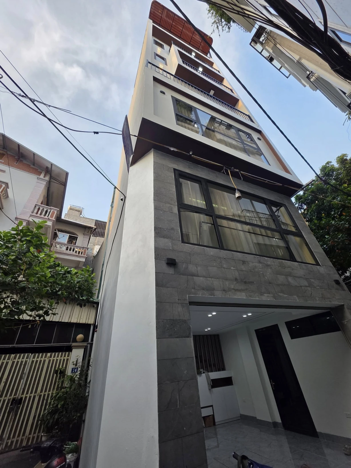 Diện tích 40m2 mặt tiền 5m, lô góc 3 mặt thoáng xây 7 tầng thang máy. Nhà hướng Nam, view sông Hồng cực chill Diện tích 40m2 mặt tiền 5m, lô góc 3 mặt thoáng xây 7 tầng thang máy. Nhà hướng Nam, view sông Hồng cực chill