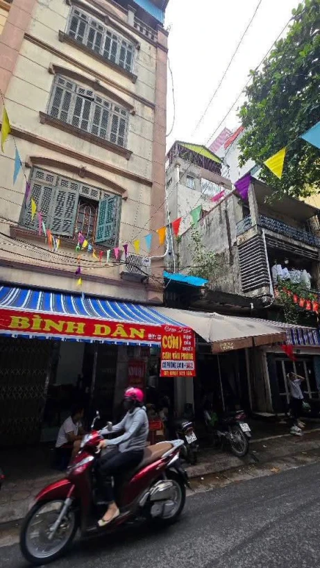 MẶT PHỐ HIẾM - MẶT TIỀN QUYỀN LỰC - HÌNH THỬA VUÔNG VỨC - KINH DOANH ĐẲNG CẤP - VỈA HÈ ĐÁ BÓNG