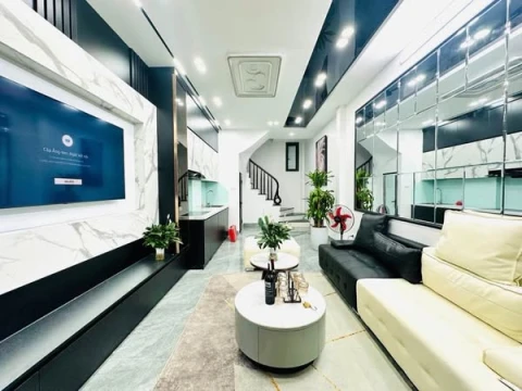 NHÀ CẦU GIẤY PHÂN LÔ, 5 TẦNG, FULL NỘI THẤT-NHỈNH 8 TỶ