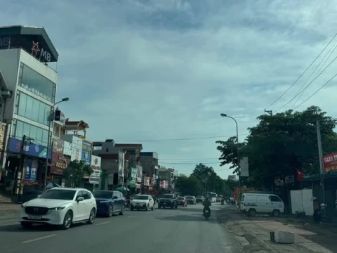 Hàng đẹp trục chính Xuân Linh - Xuân Mai