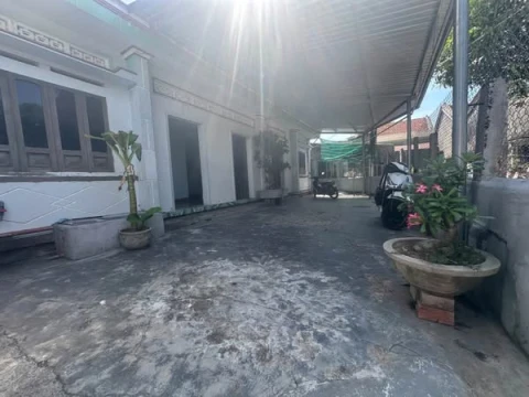 BÁN ĐẤT CÓ NHÀ CẤP 4 VÀO Ở NGAY