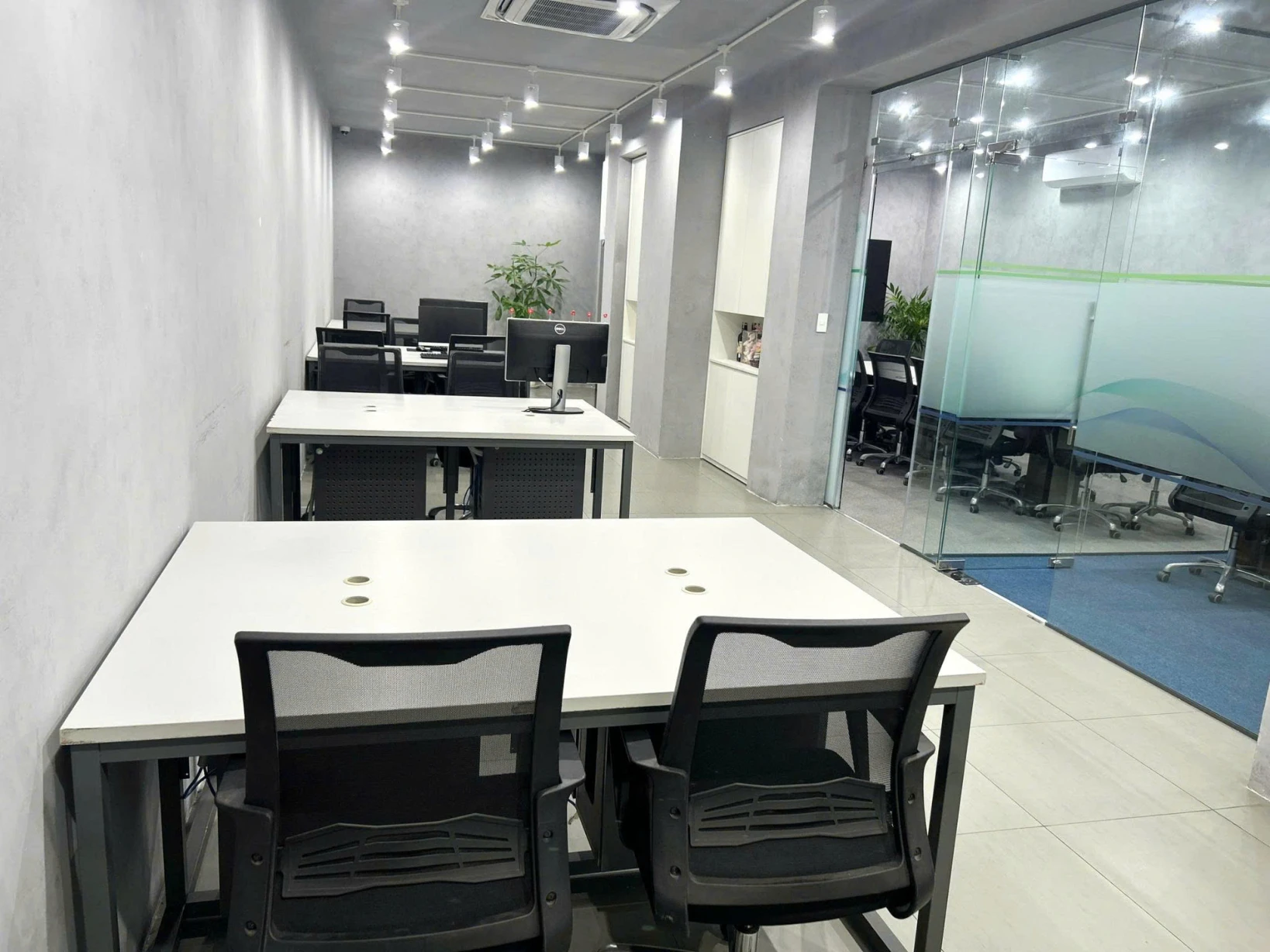 Vị trí cực tốt ngay 708 - 710 cách mạng tháng tám, tân bình