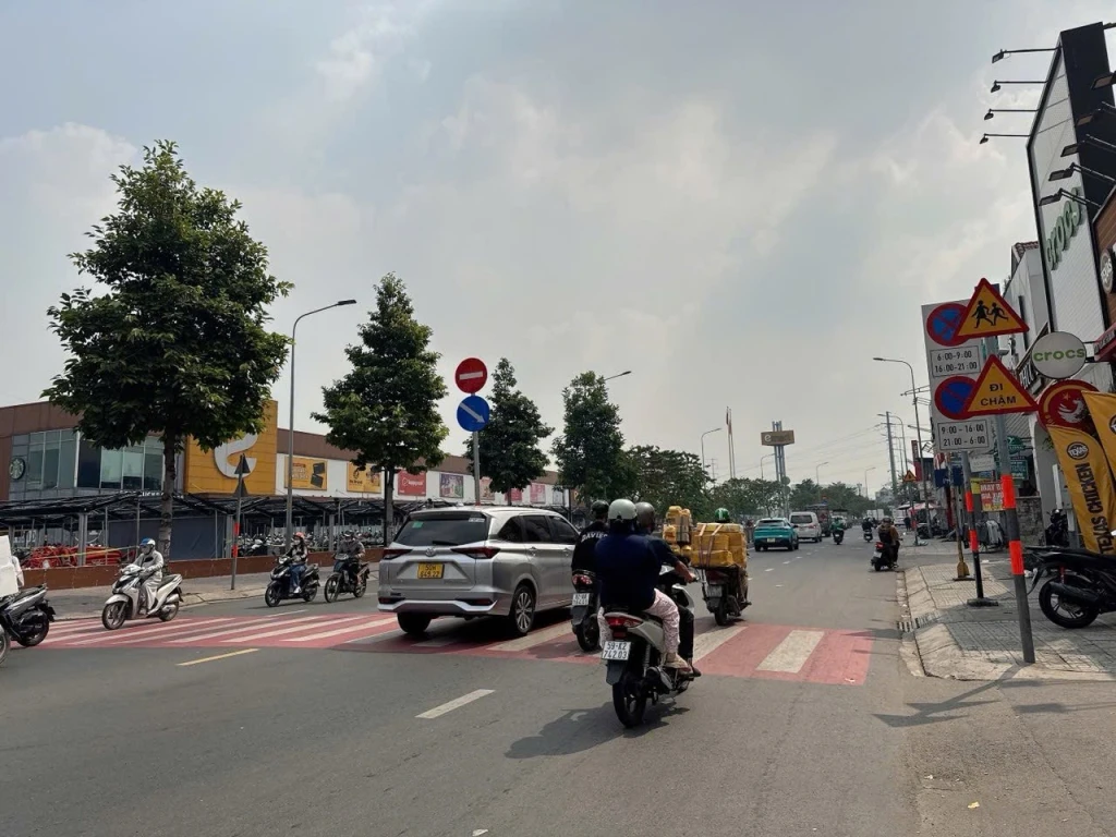 Bán nhà hẻm xe hơi Phan Văn Trị,Gò Vấp, ngay Emart, 36M² x4 tầng,4PN, 5.6 tỷ TL