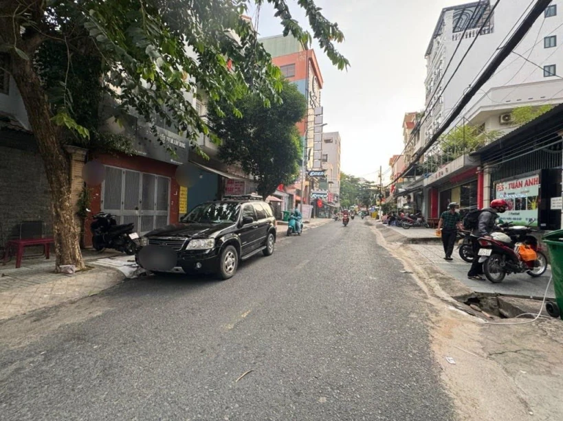 BÁN BIỆT THỰ ĐẲNG CẤP – 5 TẦNG – HỒ BƠI – THANG MÁY – GẦN CITYLAND PHAN VĂN TRỊ,  37,9 TỶ TL