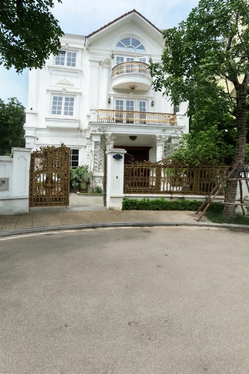 Biệt thự thượng lưu Vinhomes Riverside 206m x 4tầng, mặt tiền 15m, nội thất cao cấp, an ninh tuyệt đối