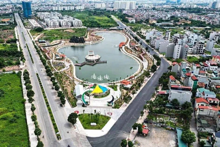 biệt thự sân vườn Ngọc Thuỵ, 200m x 4 tầng, mặt tiền 12.5m, 3 thoáng, ngõ thông, ôtô để trong sân