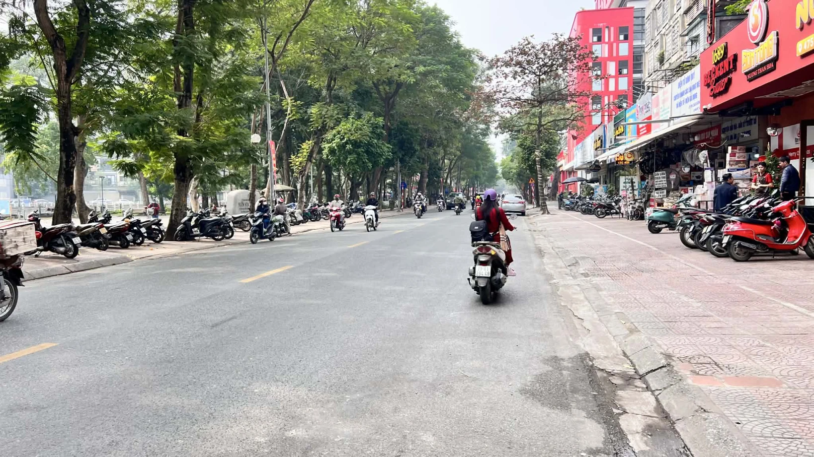 bán nhà Ngọc Lâm, 2 mặt ngõ, ôtô vào nhà, mặt tiền 8.4m, gần vườn hoa bến xe