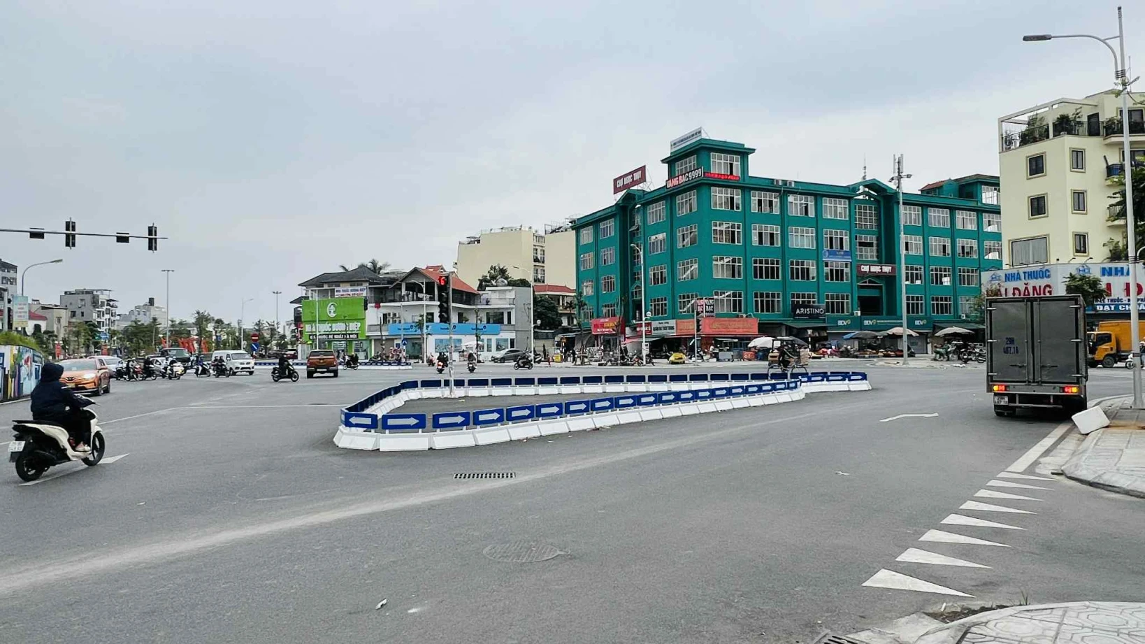 BÁN NHÀ NGỌC THUỴ, 110M x 5 TẦNG, MẶT TIỀN 6.5M, GARA, ÔTÔ TRÁNH BÁN NHÀ NGỌC THUỴ, 110M x 5 TẦNG, MẶT TIỀN 6.5M, GARA, ÔTÔ TRÁNH