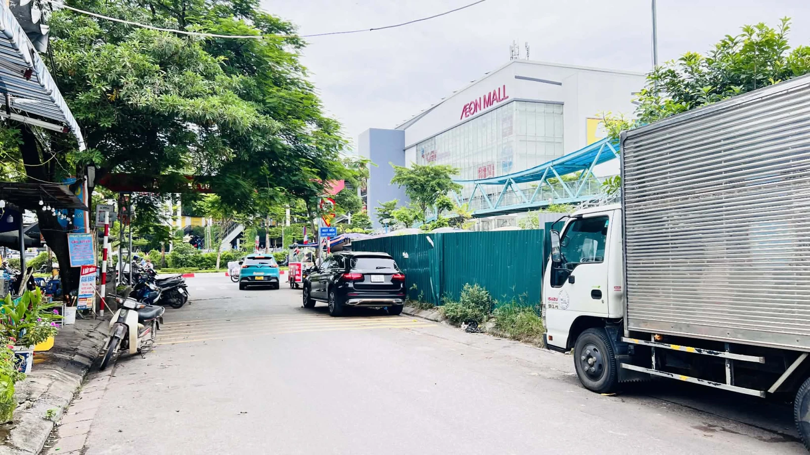 nhà đẹp Cổ Linh, gara ôtô, kinh doanh nhỏ, đi bộ sang Aeon Mall