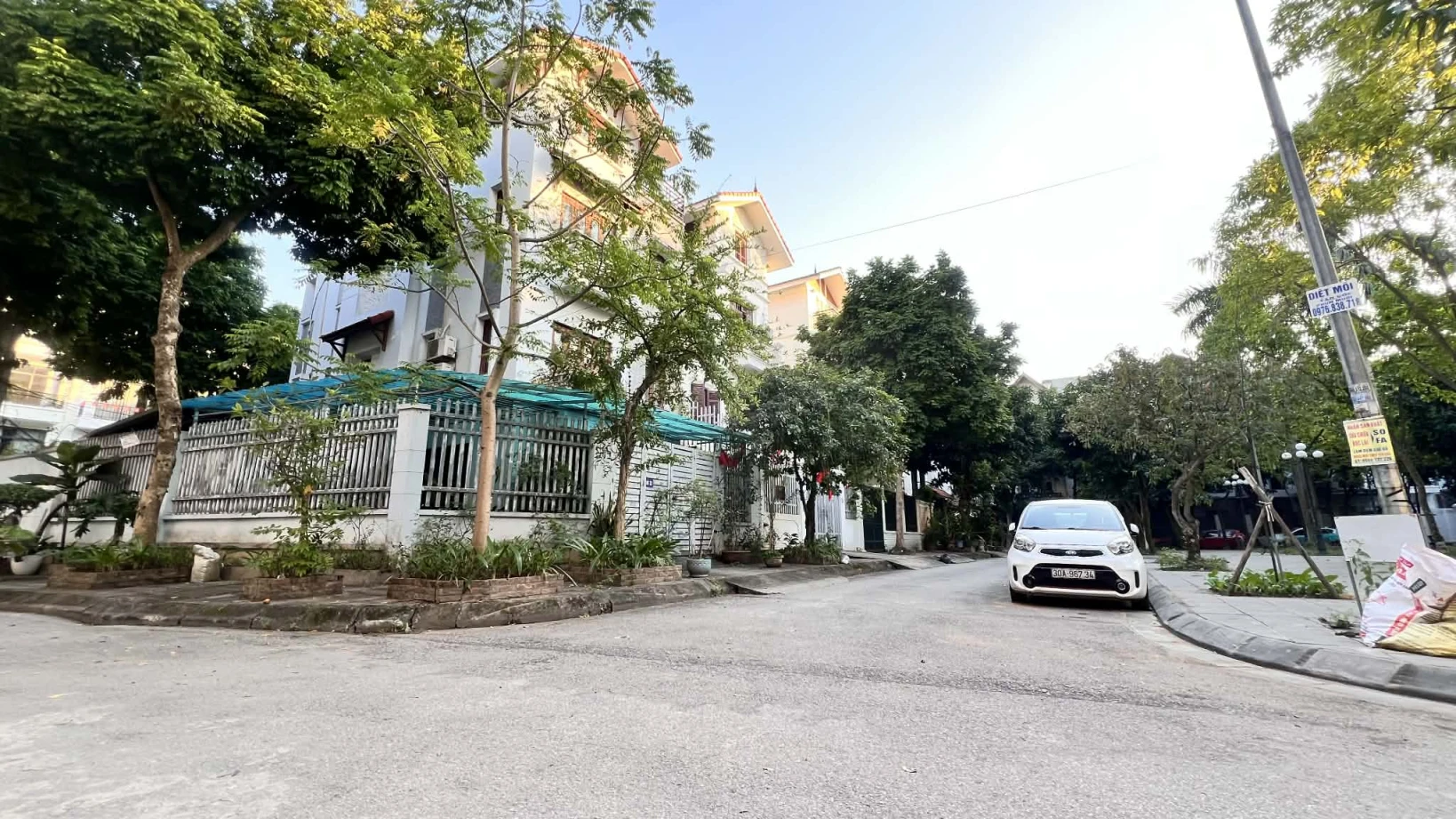 biệt thự lô góc Sài Đồng, vỉa hè rộng, ôtô tránh, view công viên cây xanh