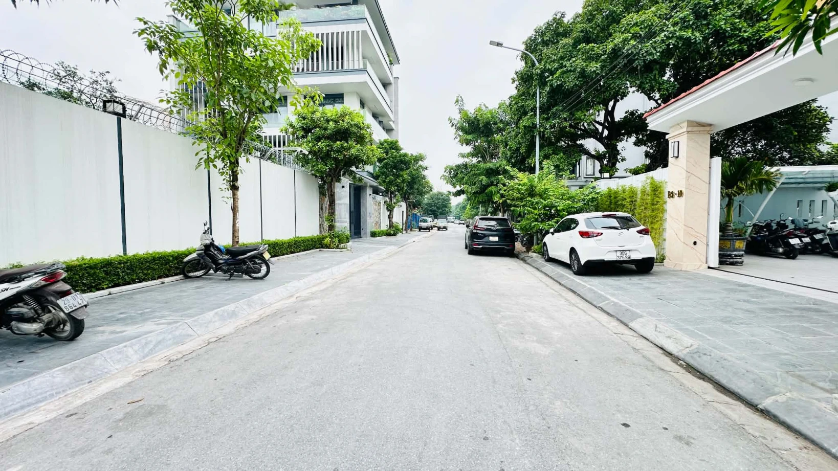 bán nhà Việt Hưng, 320m, mặt tiền 12.2m, vỉa hè, ôtô tránh, quy hoạch ổn định