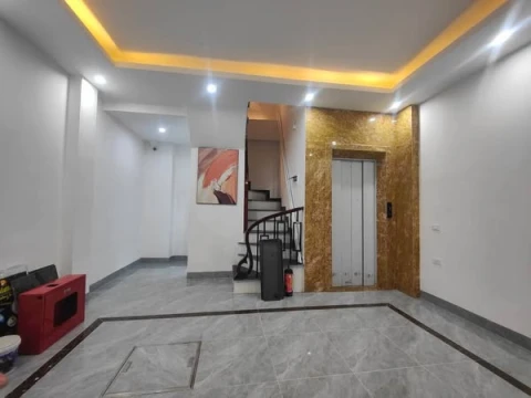 SIÊU PHẨM CẦU GIẤY - 7 TẦNG THANG MÁY MỚI TINH - OTO ĐỖ CỔNG